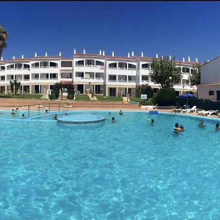 Bajo Con Piscina Macarella *